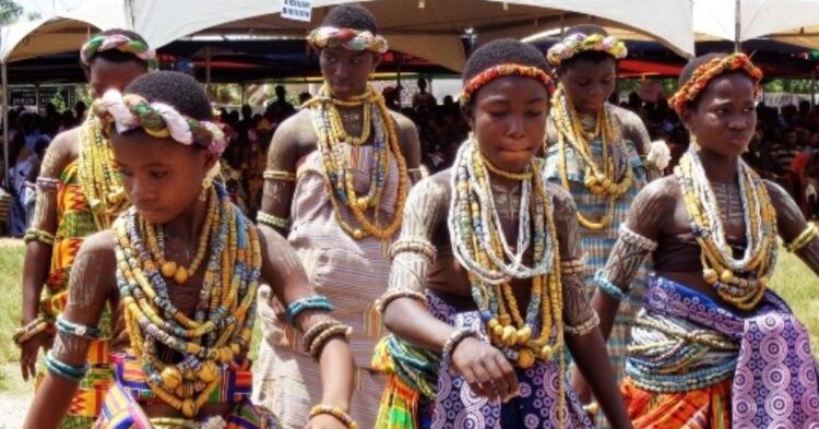 10 Societies That Keep Their Distance From The World