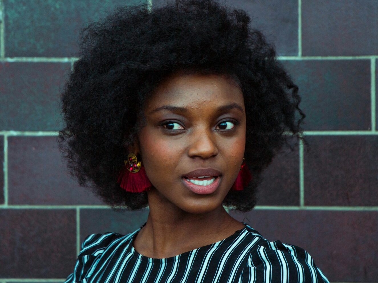 woman wearing black and green top