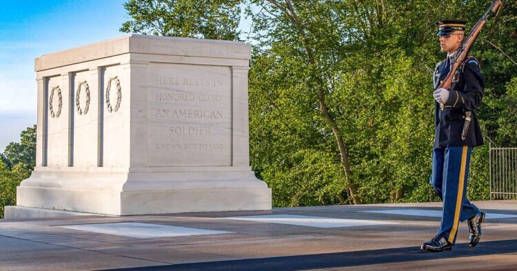 10 Duties Of The Guards Protecting Virginia’s The Tomb Of The Unknown Soldier