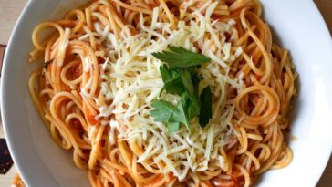 spaghetti on white plate