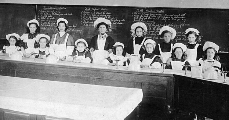 10 Subjects Kids Learned Before Modern Curriculums Replaced Them