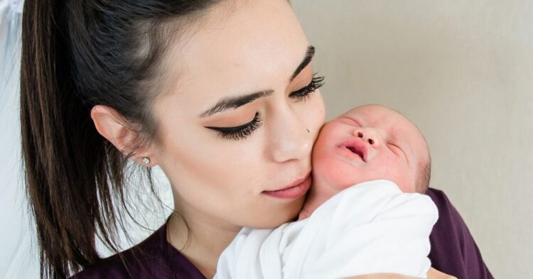 The Emotional Red Flags New Moms Shouldn’t Ignore