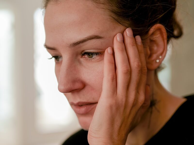 a person with the hand on the face