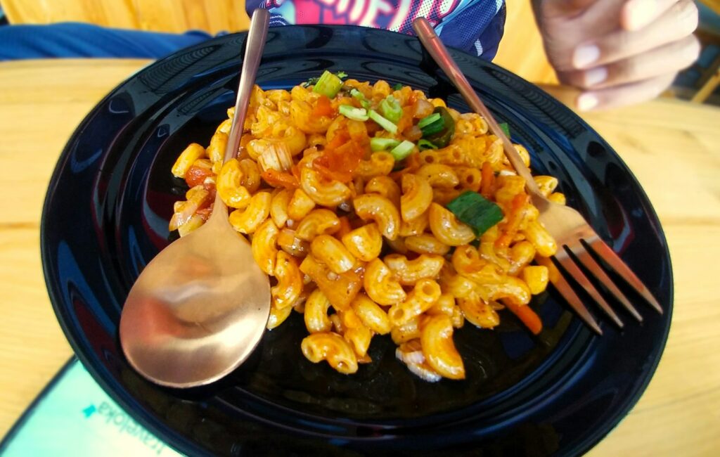 a plate of macaroni and cheese with a fork
