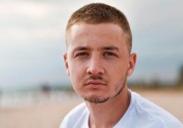 men's white top close-up photography