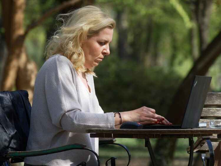woman, working, park, outdoors, work from anywhere, laptop, caucasian