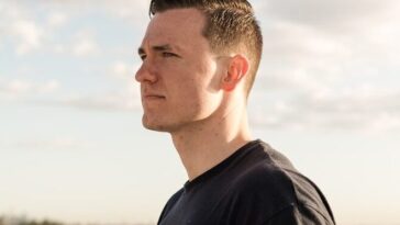 man in black t-shirt