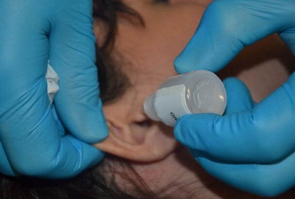 10 Safer Ways To Clean Ears Without Using A Q-Tip - Housely