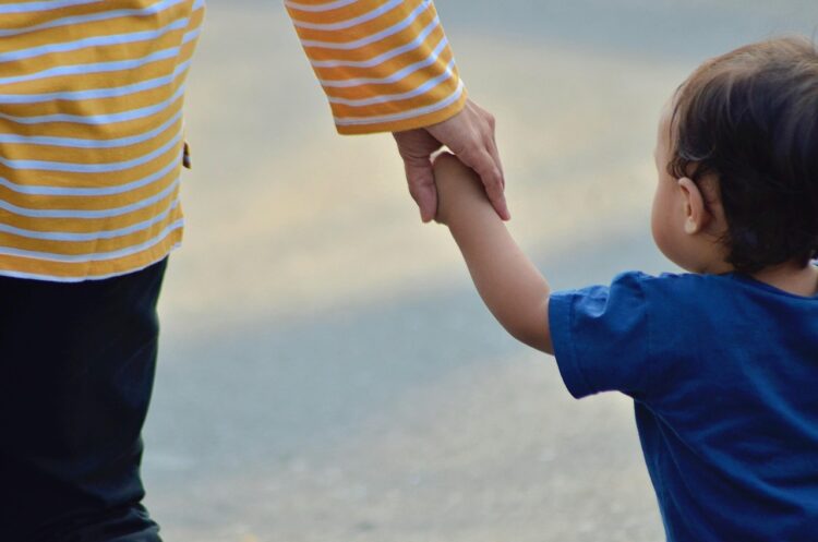 child, mother, hand, family, baby, happy mothers day, mom, pregnant, woman, love, pregnancy, girl, parent, daughter, people, kid, young, happy, kartini, reading, joy, toddler, happiness, motherhood, infant, mum