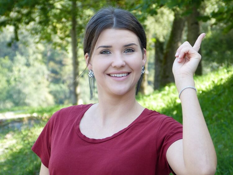 woman, portrait, smile, idea, pretty, beauty, think, outdoors, plan, future, brainstorming, throughts, optimism, positive, optimism, optimism, optimism, optimism, optimism