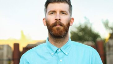 man in blue crew neck shirt