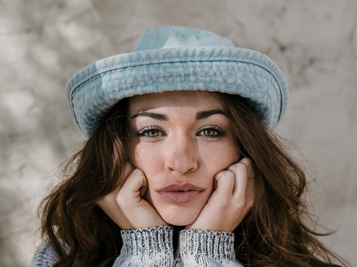 women's blue hat