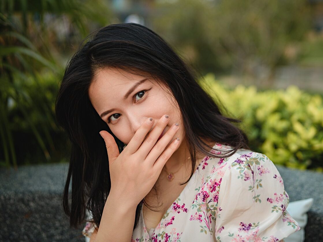 a person with the hand on the face