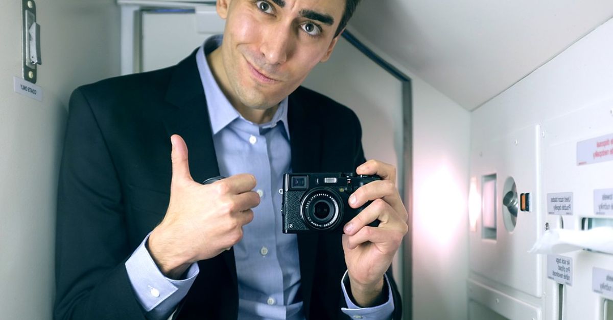 10 InFlight Bathroom Habits That Make Everyone Housely