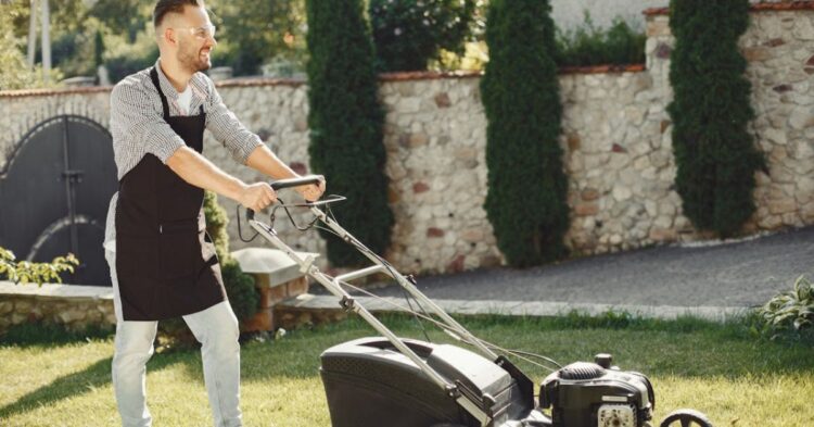 The Proper Grass Length To Maintain As Winter Draws Near