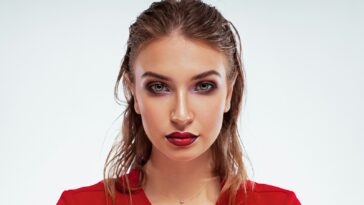 woman in red crew neck shirt