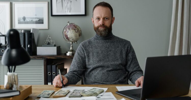 10 Common Financial Beliefs That The Wealthy Quietly Ignore