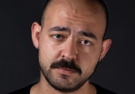 man in black crew neck shirt