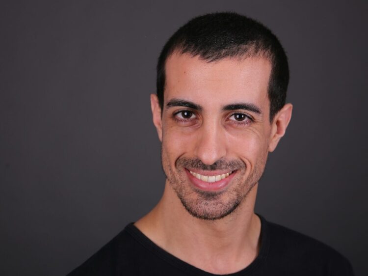 man in black crew neck shirt