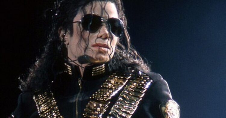 15 Singers Who Rewrote Music History With Their Voices